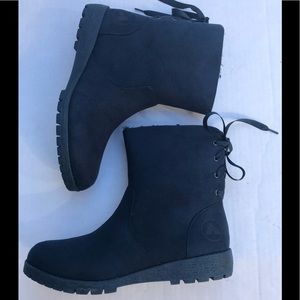 AIRWALK WOMEN’S ZIAH TIE BACK COZY BOOT NAVY BOOTS